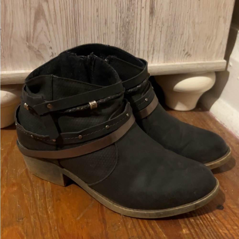 Black boots